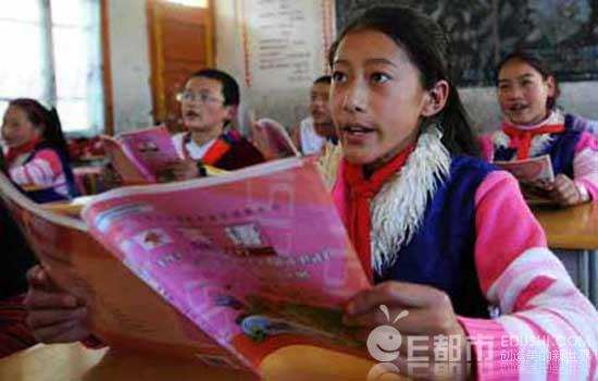སི་ཁྲོན་ཞིང་ཆེན་གྱི་9＋3རིན་མེད་སློབ་གསོའི་རོགས་དངུལ་སྤྲོད་པའི་སྲིད་ཇུས་དམིགས་བསལ་དཀའ་ངལ་ཡོད་པའི་ས་ཁུལ་ཀུན་ཏུ་ལག་བསྟར་བྱེད་རྒྱུ་ཡིན་པ།