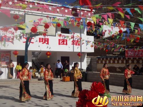 གཟི་ཚ་སྡེ་དགུ་རྫོང་གིས་དཔྱིད་གསར་དུས་ཆེན་གྱི་བྱེད་སྒོ་སྤེལ།