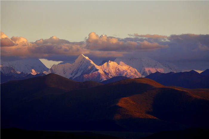 ༄༅།། གུས་ཞབས་དང་འབྲེལ་བའི་འཛེམ་བྱ།