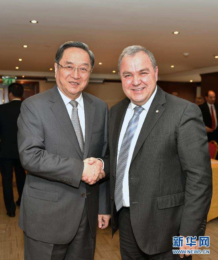 ཡུས་ཀྲེན་ཧྲེང་གིས་མོལ་ཐའི་གྲོས་དཔོན་ཧྥ་ལོ་ཅ་དང་མཇལ་འཕྲད་གནང་།