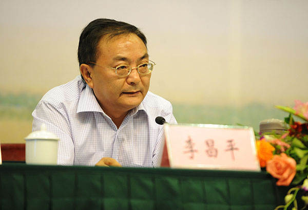 སི་ཁྲོན་ཏང་ཨུའི་རྒྱུན་ལས་ཨུ་ཡོན་ལི་ཁྲང་ཕིང་རྒྱལ་ཁབ་མི་རིགས་ལས་དོན་ཨུ་ཡོན་ལྷན་ཁང་གི་ཀྲུའུ་རེན་གཞོན་པར་བསྐོས།