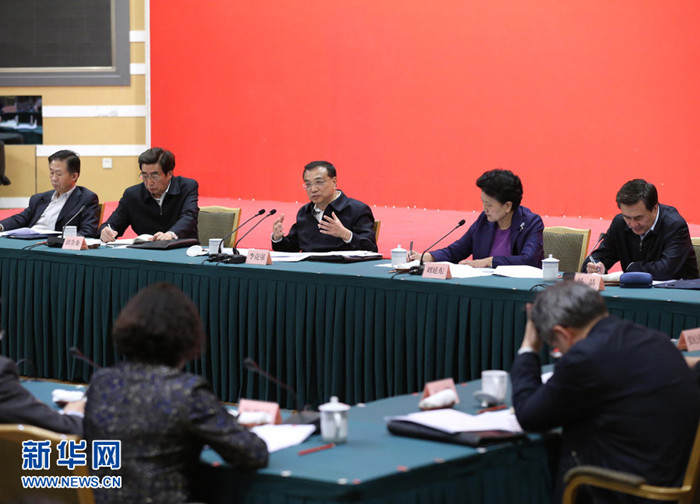 ལི་ཁེ་ཆང་གིས་མཐོ་རིམ་སློབ་གསོའི་བཅོས་སྒྱུར་གསར་སྐྲུན་བཞུགས་མོལ་ཚོགས་འདུ་འཚོགས་པར་མ་ཟད་གསུང་བཤད་གལ་ཆེན་གནང་།
