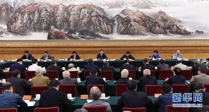 ཞི་ཅིན་ཕིང་གིས་མཚན་ཉིད་རིག་པ་དང་སྤྱི་ཚོགས་ཚན་རིག་ལས་ཀའི་བཞུགས་མོལ་ཚོགས་འདུར་གཙོ་སྐྱོང་གནང་བར་མ་ཟད་གསུང་བཤད་གལ་ཆེན་གནང་།