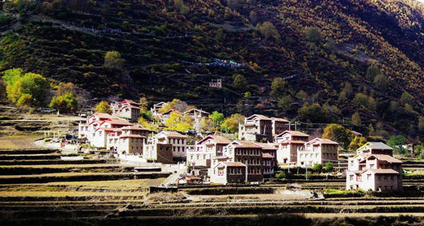 ༄༅།། རྒྱལ་རོང་དུ་ཞང་ཞུང་གནས་ཆེན་ཁག་ཇི་ལྟར་བྱུང་བའི་སྐོར་ལ་ཅུང་ཙམ་དཔྱད་པ།