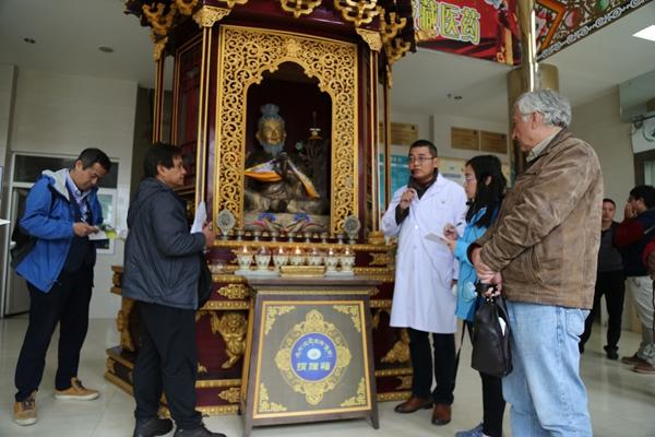 ཕྱི་རྒྱལ་གྱི་སྨྱན་སྦྱོར་གཙོ་བོ་ཁག་གི་གསར་འགོད་ཚོགས་པ་དཀར་མཛེས་བོད་ཁུལ་དུ་བཅར་འདྲི་གནང་བར་ཕེབས་པ། པར་རིས།