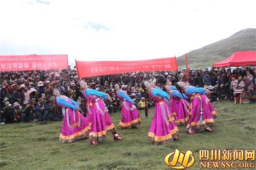 ལི་ཐང་རྫོང་གིས་དབྱར་རྩྭ་རྐོ་ཡུལ་གྱི་རི་ཁུལ་དུ་རིག་གནས་དང་ཚན་རྩལ། འཕྲོད་བསྟེན། བཅའ་ཁྲིམས་བཅས་སྐྱེལ་བའི་བྱེད་སྒོ་སྤེལ།