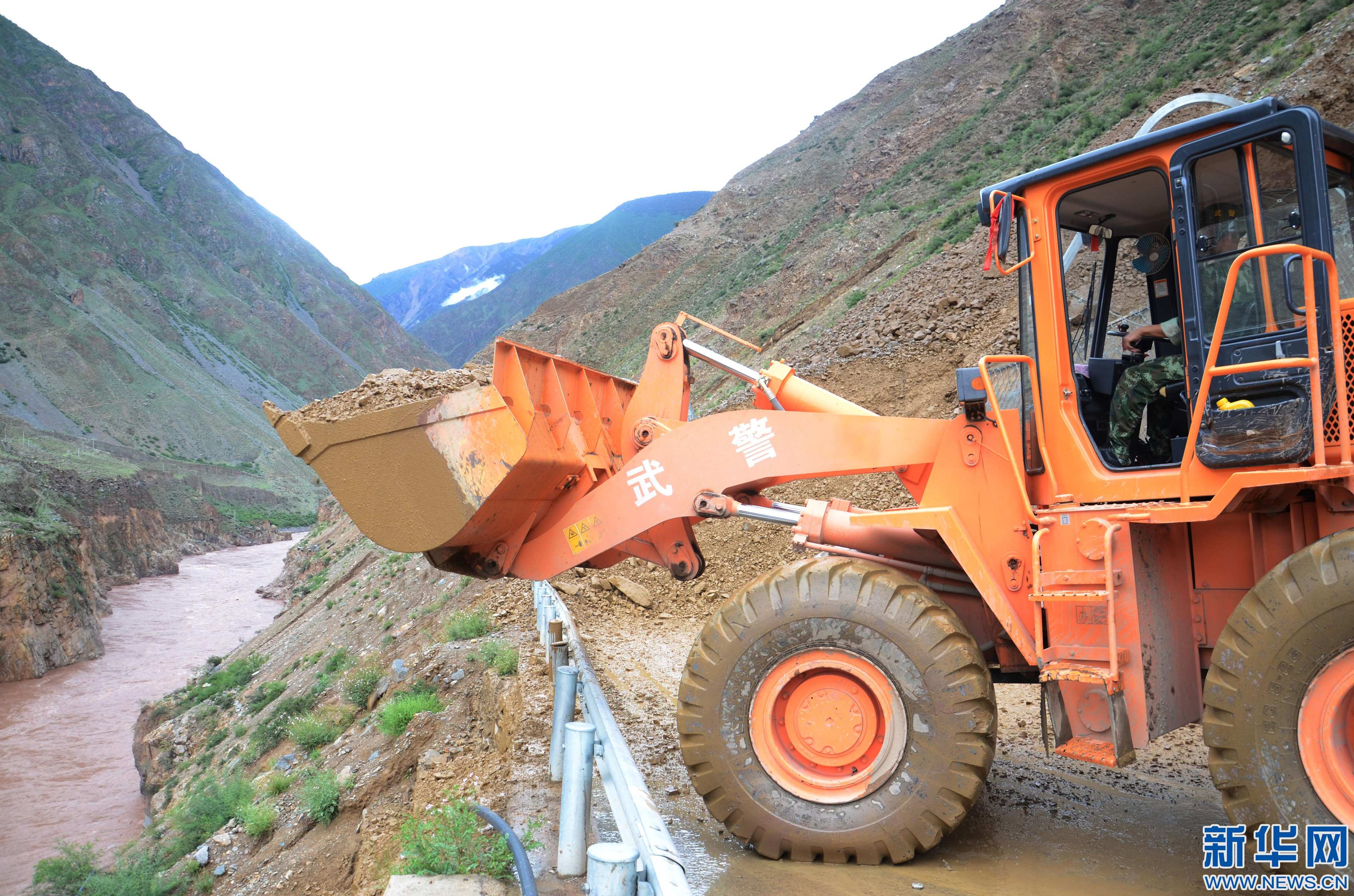 ཁྲོན་བོད་གཞུང་ལམ་གྱི་བོད་ལྗོངས་ཆབ་མདོ་ཁོངས་སུ་རི་ཉིལ་གནོད་འཚེ་བྱུང་།
