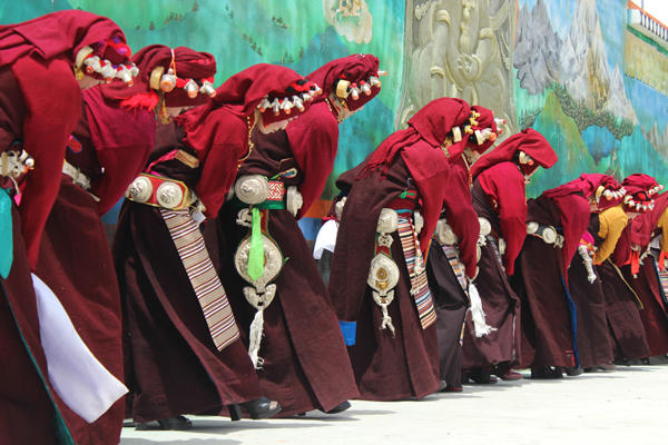 ༄༅།། ཁམས་མི་ཉག་མགར་ཐར་ཡུལ་གྱི་གླུ་གར་སྒྱུ་རྩལ་གྱི་སྐོར་ཅུང་ཙམ་བཤད་པ།