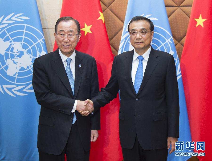 ལི་ཁེ་ཆང་གིས་མཉམ་འབྲེལ་རྒྱལ་ཚོགས་ཀྱི་དྲུང་ཡིག་ཆེན་མོ་ཕན་ཅི་ཝུན་ལ་མཇལ་འཕྲད་གནང་།