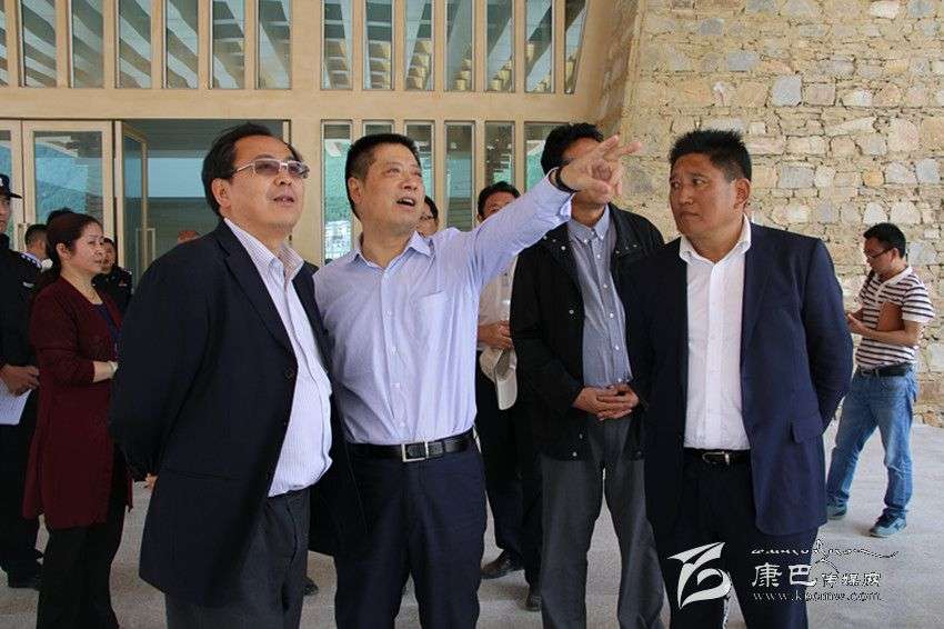 ལིའུ་ཁྲེན་མིང་གིས་ཁམས་པའི་སྒྱུ་རྩལ་དུས་ཆེན་གྱི་གྲ་སྒྲིག་ལས་ཀར་ཞིབ་བཤེར་གནང་།