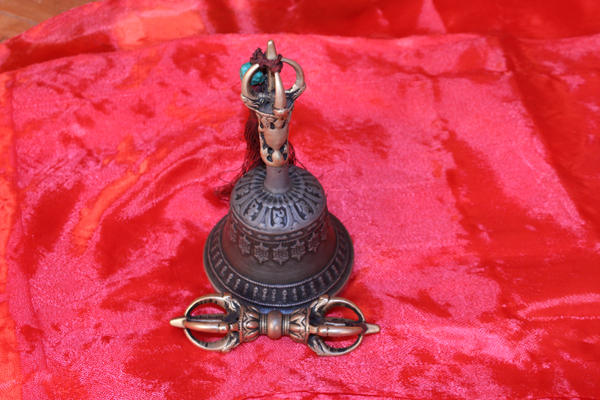 ༄༅།། ཚ་ཉག་དྲིལ་བུའི་ལོ་རྒྱུས་རྒྱབ་ལྗོངས།
