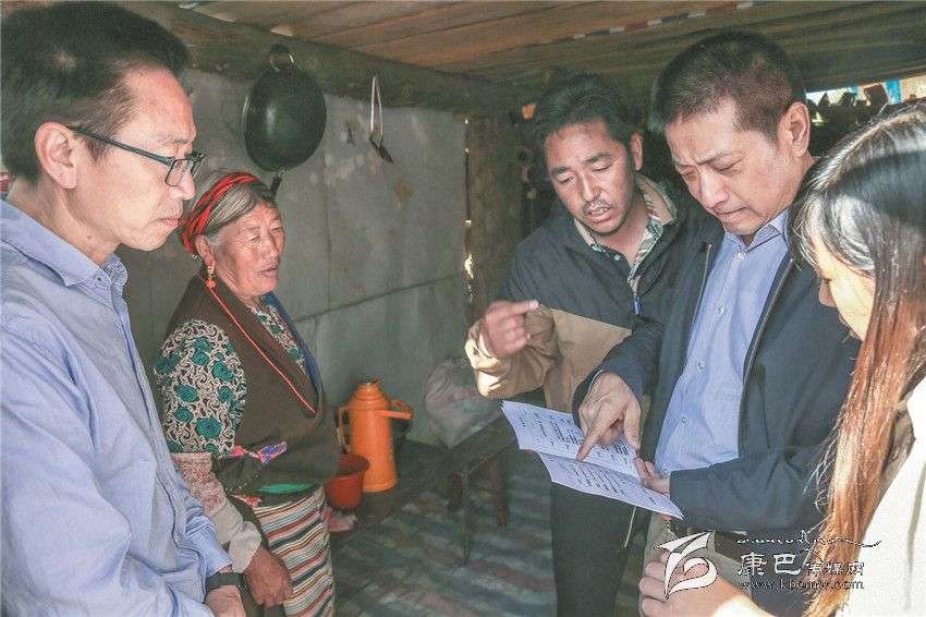 ལིའུ་ཁྲན་མིང་རྟའུ་རྫོང་ཏུ་དབུལ་བྲལ་འགག་སྒྲོལ་གྱི་ལས་ཀར་རྟོག་ཞིབ་ཏུ་ཕེབས།