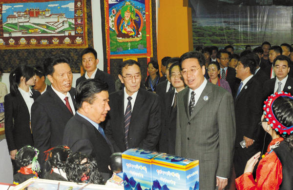 སྐབས་གསུམ་པའི་ཀྲུང་གོ་བོད་ལྗོངས་ཡུལ་སྐོར་རིག་གནས་རྒྱལ་སྤྱིའི་དངོས་མང་བཤམས་སྟོན་འཚོགས་འདུའི་འགྲེམ་སྟོན་ཁང་དངོས་སུ་སྒོ་ཕྱེས།