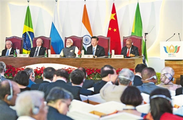 ཞི་ཅིན་ཕིང་གསེར་ལྡན་རྒྱལ་ཁབ་ཀྱི་འགོ་ཁྲིད་པའི་མཇལ་འཕྲད་ཐེངས་བརྒྱད་པར་ཞུགས་པར་མ་ཟད་གསུང་བཤད་གནང་། 