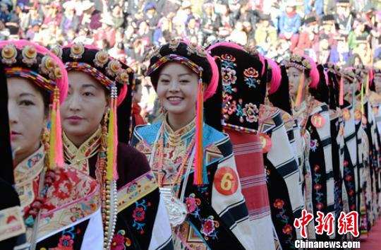  རོང་བྲག་རྫོང་གིས་རྒྱལ་རོང་བོད་མིའི་སྲོལ་རྒྱུན་དུས་ཆེན་སྤེལ། 