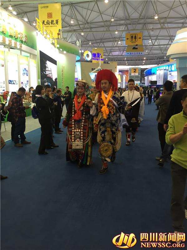 ཀྲུང་གོའི་ནུབ་རྒྱུད་ཀྱི་རྒྱལ་སྤྱིའི་འགྲེམ་སྟོན་ཚོགས་འདུའི་སྟེང་མི་ཉག་གཉེན་སྟོན་རིག་གནས་ཀྱིས་མི་རྣམས་ཀྱི་མིག་དབང་འཕྲོག