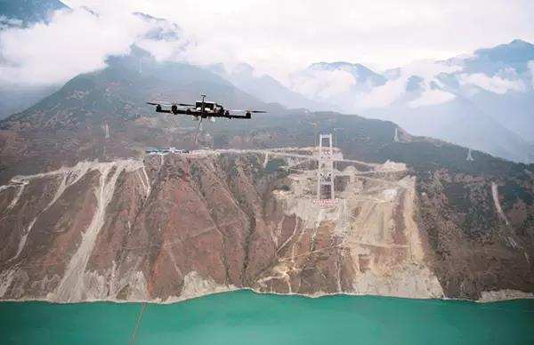 ཁྲོན་བོད་གཞུང་ལམ་སྟེང་གི་ཟམ་ཆེན་དང་པོ།