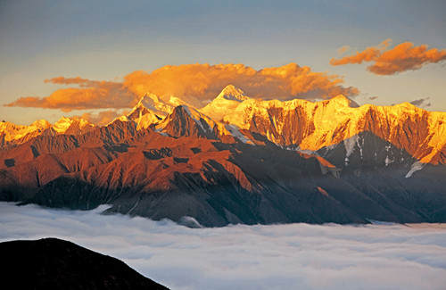 ༄༅།།ཚད་མ་གསུམ་དང་དྲུག་གི་སྐོར་གླེང་བའི་དཔྱད་གཏམ་རིགས་སྨྲ་དགྱེས་པའི་མཆོད་སྤྲིན།