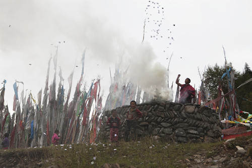༄༅།།ལ་བཙས་ངོ་སྤྲོད་མདོར་བསྡུས། 