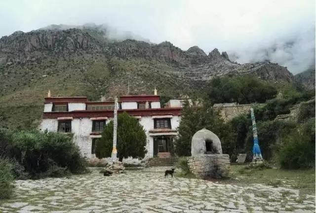 ༄༅།།བཀྲ་ཤིས་ཆོས་གླིང་རི་ཁྲོད།