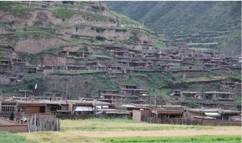 ༄༅།། ལོ་རྒྱུས་ཀྱི་གས་སྲུབས་བར་ནས་འཇིག་སོང་པའི་གནའ་སྡེ་ཞིག