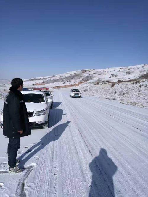 མཛོད་དགེ་རྫོང་གི་ལས་བྱེད་མི་སྣས་ལས་གནས་བརྟན་སྲུང་བྱས་ནས་མང་ཚོགས་རྣམས་ཀྱི་བློ་བདེ་པའི་ལོ་གསར་ཞིག་གཏོང་བར་འབད།