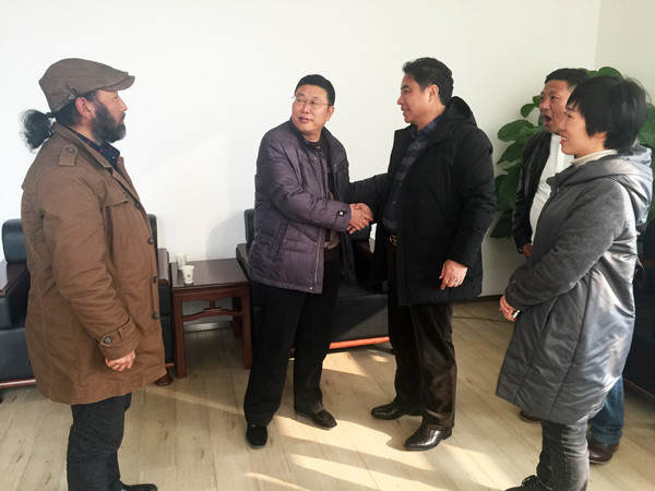 མཚོ་སྔོན་ཞིང་ཆེན་ཡུལ་ཤུལ་ཁུལ་གྱི་རིག་རྩལ་མཉམ་འབྲེལ་ལྷན་ཚོགས་ཀྱི་ཚོགས་གཙོ་ཕུན་ཚོགས་ཟླ་བ་གངས་ལྗོངས་ཉི་གཞོན་འཕྲིན་སྦྱོར་ཀུན་འདུས་ལྟེ་གནས་སུ་ཕེབས་ཏེ་རྟོག་ཞིབ་གནང་།
