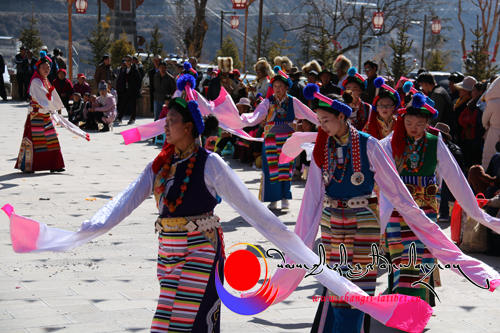 འཇོལ་རྫོང་གིས་སྲོལ་རྒྱུན་གྱི་རིག་གནས་དུས་ཆེན་སྤེལ། 