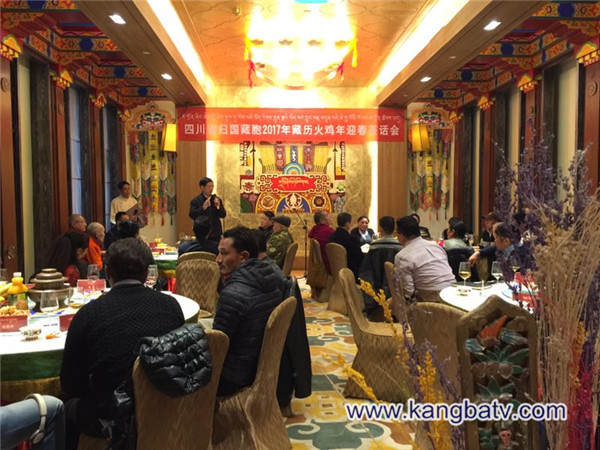སི་ཁྲོན་ཞིང་ཆེན་གྱིས་རྒྱལ་ཕྱི་ནས་ལོག་པའི་བོད་རིགས་སྤུན་ཟླའི་ཇ་སྟོན་ཚོགས་འདུ་འཚོགས་ནས་བོད་ཀྱི་ལོ་གསར་དགའ་བས་བསུ་བ།