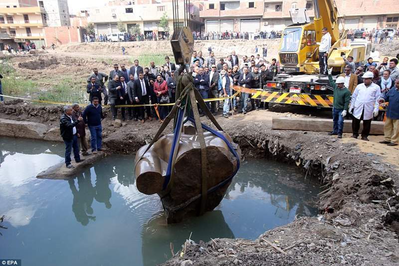ལོ་ངོ་སྟོང་གསུམ་སྔོན་གྱི་ཧྥ་ལའོ་ཡི་སྐུ་བརྙན་རྙེད་པ།    