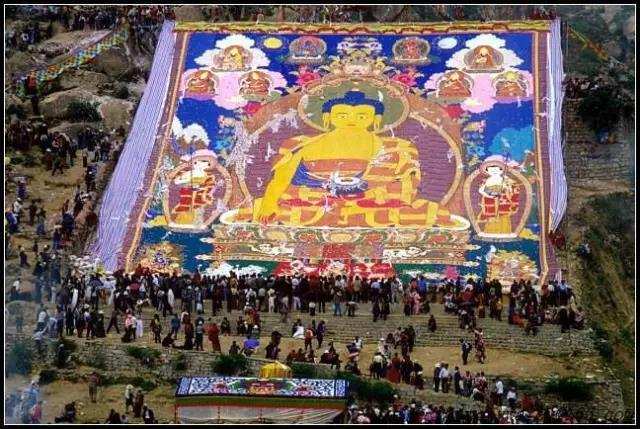 ༄༅།། འབྲས་སྤུངས་དགོན་པའི་གོས་སྐུ།