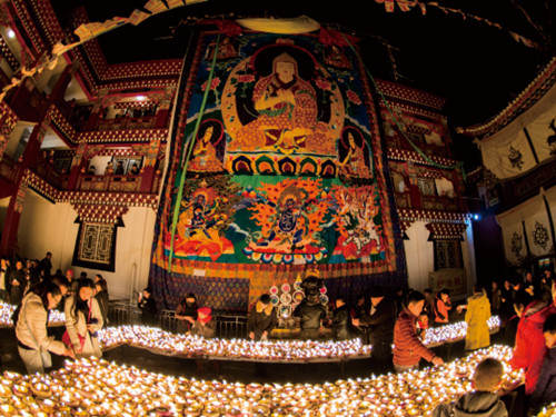 ༄༅།། དགའ་ལྡན་ལྔ་མཆོད་ཀྱི་ལོ་རྒྱུས་མདོར་བསྡུས།