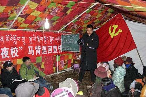 སེར་ཤུལ་རྫོང་སེར་ཤུལ་གྲོང་རྡལ་གྱི་སྒྲོག་འགྲེལ་ཚན་ཆུང་མང་ཚོགས་ཀྱི་ཁྲོད་དུ་བསྐྱོད་པ། 