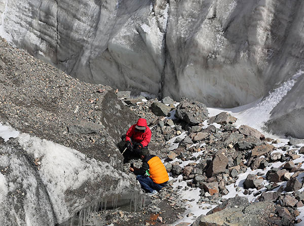 མཚོ་བོད་མཐོ་སྒང་གི་ཚན་རིག་རྟོག་ཞིབ་ཆེན་མོ་ཐེངས་གཉིས་པ་མགོ་ཚུགས་པ། 