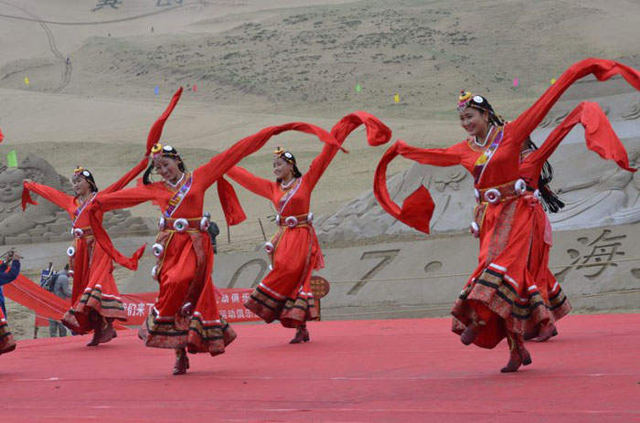 མཚོ་སྔོན་པོའི་རྒྱལ་སྤྱིའི་བརྐོས་བརྙན་དང་ས་གཞི་ཆེན་མོའི་སྒྱུ་རྩལ་ལྗོངས་རྒྱུའི་དུས་ཚིགས་ཀྱི་འགོ་ཚུགས་པ། 
