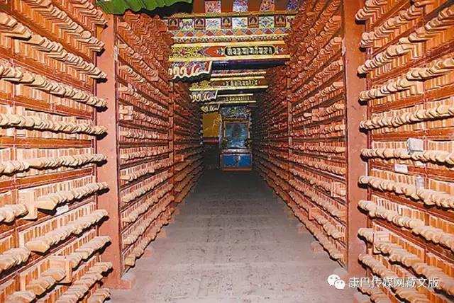 ༄༅།། སྡེ་དགེའི་མིང་གི་འབྱུང་ཁུངས།