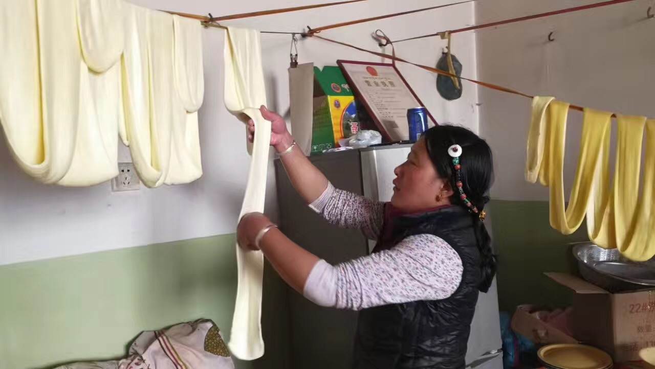 དབུལ་ཕོངས་གྲོང་ཚོར་ཕྱུག་འགྱུར་གྱི་ཉི་མ་ཤར་བ། 