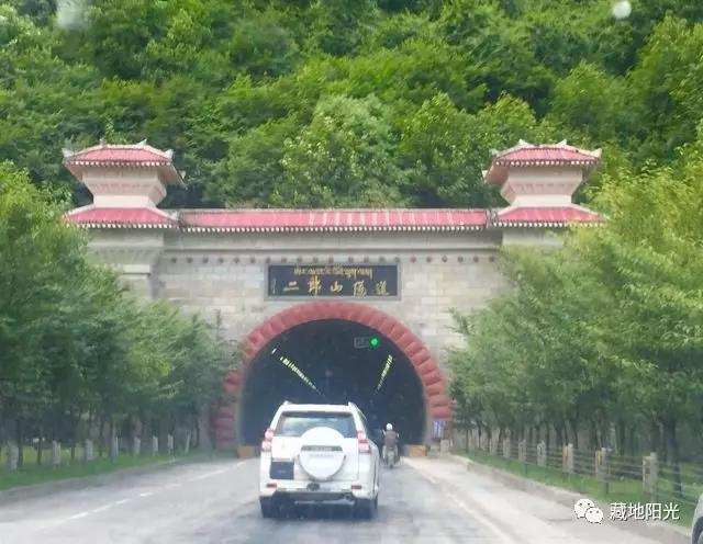 གནའ་བོའི་ཇ་རྟའི་རྡལ་ལམ། ད་ལྟའི་བདེ་སྐྱིད་ལམ་བུ།