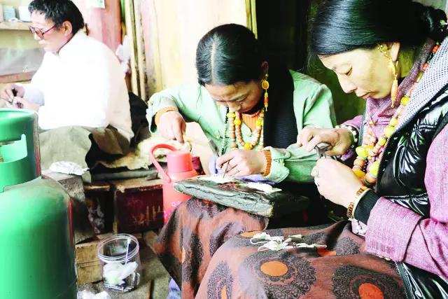 ལས་ལ་བརྩོན་པའི་དངུལ་མགར་བ།