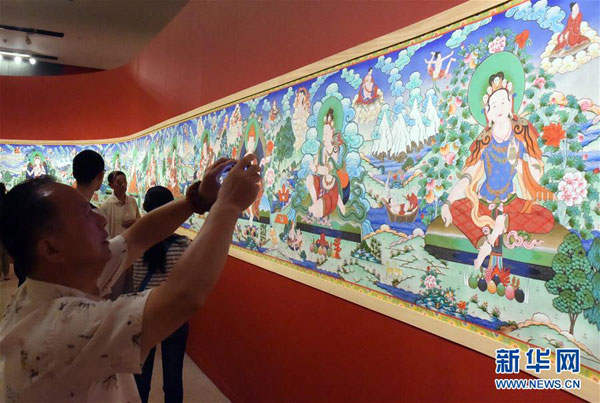 ཤ་བོ་ཚེ་རྣམ་ཕ་བུའི་ཐང་ག་སྒྱུ་རྩལ་ཕུལ་བྱུང་བརྩམས་ཆོས་འགྲེམ་སྟོན་རྒྱལ་ཁབ་རྟེན་རྫས་བཤམས་མཛོད་ཁང་དུ་འགྲེམ་སྟོན་བྱས་པ། 