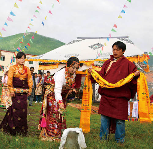 ༄༅།། གཉེན་སྟོན་དང་འབྲེལ་པའི་དར་བཤད་མེས་པོའི་ཞལ་རྒྱུན།