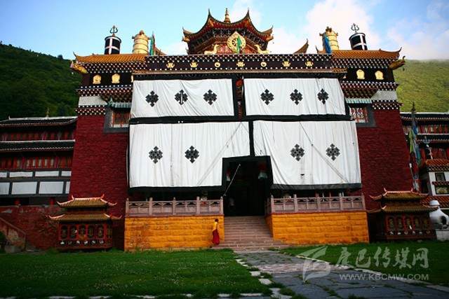 ༄༅།། དར་རྩེ་མདོ་གྲོང་གི་དགོན་ཁག་བདུན།