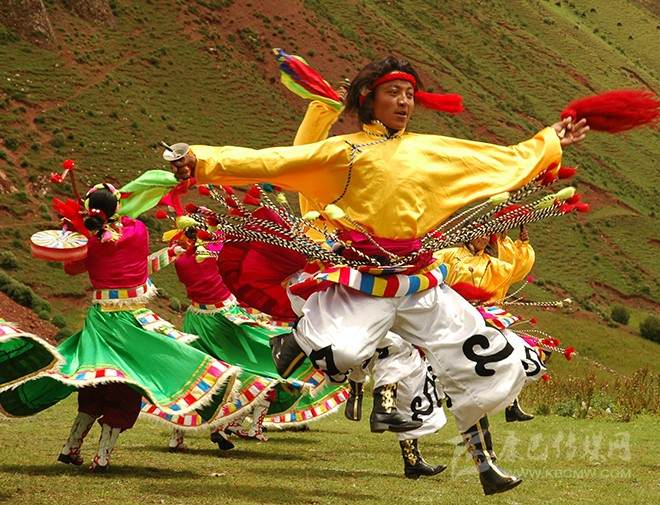 ༄༅།། ཁྱུང་པོ་སྟེང་ཆེན་གྱི་རས་པ།