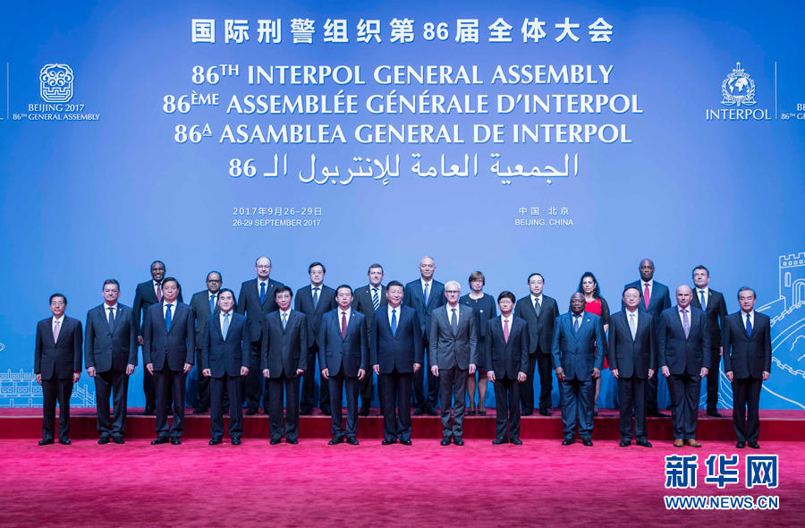 ཞི་ཅིན་ཕིང་རྒྱལ་སྤྱིའི་ཉེས་དོན་ཉེན་རྟོག་པའི་རྩ་འཛུགས་ཀྱི་ཚང་འཛོམས་ཚོགས་ཆེན་སྐབས་གྱ་དྲུག་པ་ཚོགས་འགོ་བརྩམས་པའི་མཛད་སྒོར་ཞུགས་པར་མ་ཟད་གཏམ་བཤད་གནང་། 