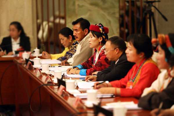 བོད་ལྗོངས་ཀྱི་འཐུས་མིས་བློ་སྟོབས་ཆེར་སྐྱེད་ངང་ཏང་གི་ཚོགས་ཆེན་བཅུ་དགུ་པར་ཞུགས་པ།