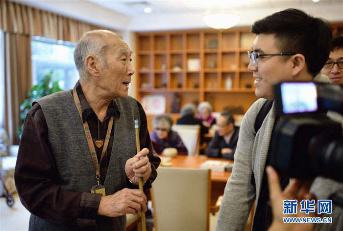 རྒྱལ་ཁབ་ཕྱི་ནང་གི་གསར་འགོད་པ་ཚོས་ཀྲུང་གོའི་ལུགས་ཀྱི་རྒན་གསོའི་ཞབས་ཞུར་བསྟོད་བསྔགས་བྱས་པ། 