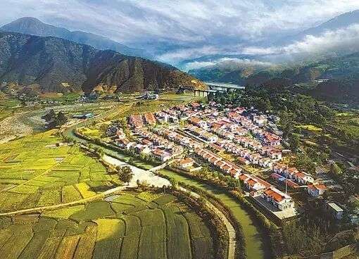 རང་རེའི་ཞིང་ཆེན་གྱི་ལོ་ཧྲིལ་བོའི་དབུལ་བྲལ་ལས་འགན་ཚད་ལས་བརྒལ་ནས་ལེགས་འགྲུབ་ཡོང་བའི་རེ་བ་ཡོད་པ།