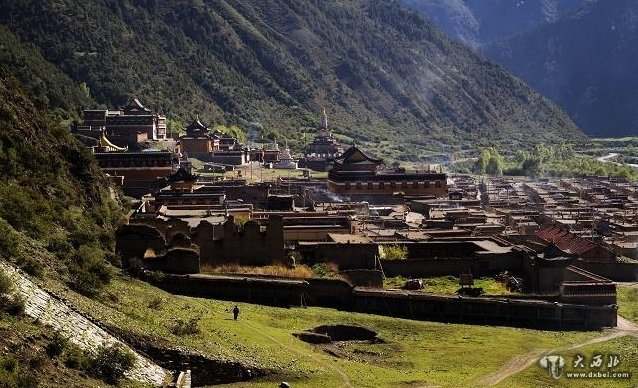 ༄༅།། མདོ་སྨད་ཅོ་ནེའི་ཡུལ་དུ་བོན་བསྟན་དར་ནུབ་སྐོར་གྱི་ཐོག་མའི་དཔྱད་གླེང་།
