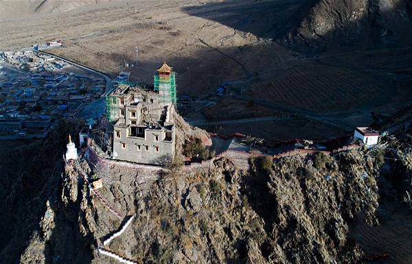 བོད་ཀྱི་ཕོ་བྲང་དང་པོ་ཡུམ་བུ་བརླ་མཁར་གྱི་ཉམས་བཟོ་སྲུང་སྐྱོབ་ལས་གྲྭ་འགོ་ཚུགས་པ།