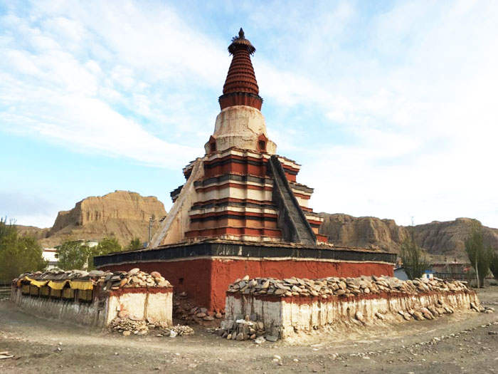 ༄༅།། མངའ་རིས་མཐོ་ལྡིང་དགོན་པར་ཡུལ་དངོས་བརྟག་དཔྱད་དུ་བསྐྱོད་པའི་མཐོང་ཐོས།  